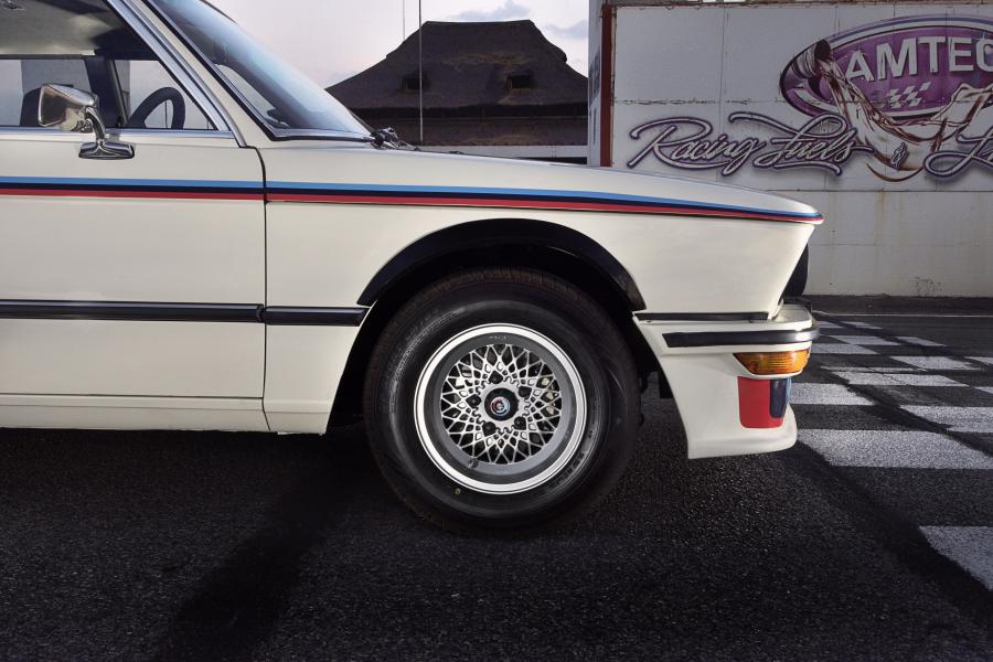 Детали экстерьера BMW 530 MLE (E12) 1976 года  (ZA) (фото 17 из 95)